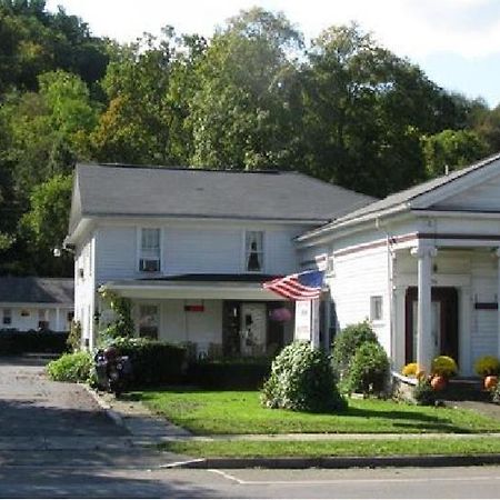 The Colonial Inn & Creamery Watkins Glen Exterior foto